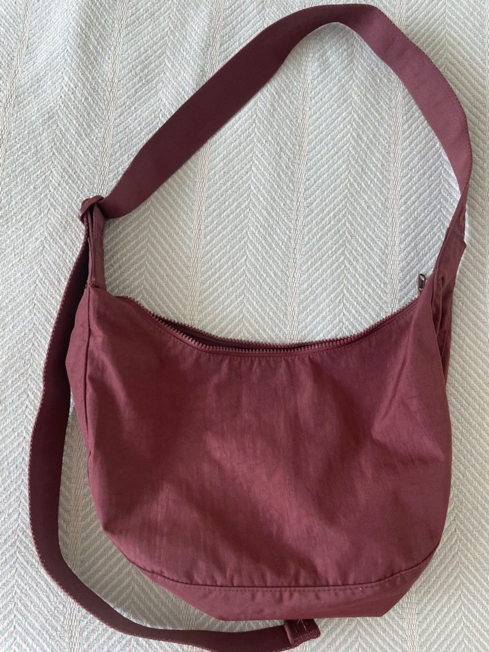 BAGGU Medium Nylon Crescent Bag Mahogany - Picture 3 of 3